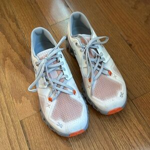 Like new ON shoes sz7